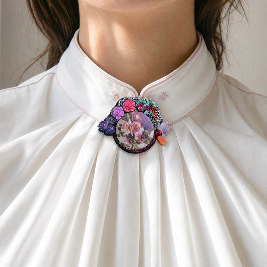 Isadora — Broche fleurie brodée à la main