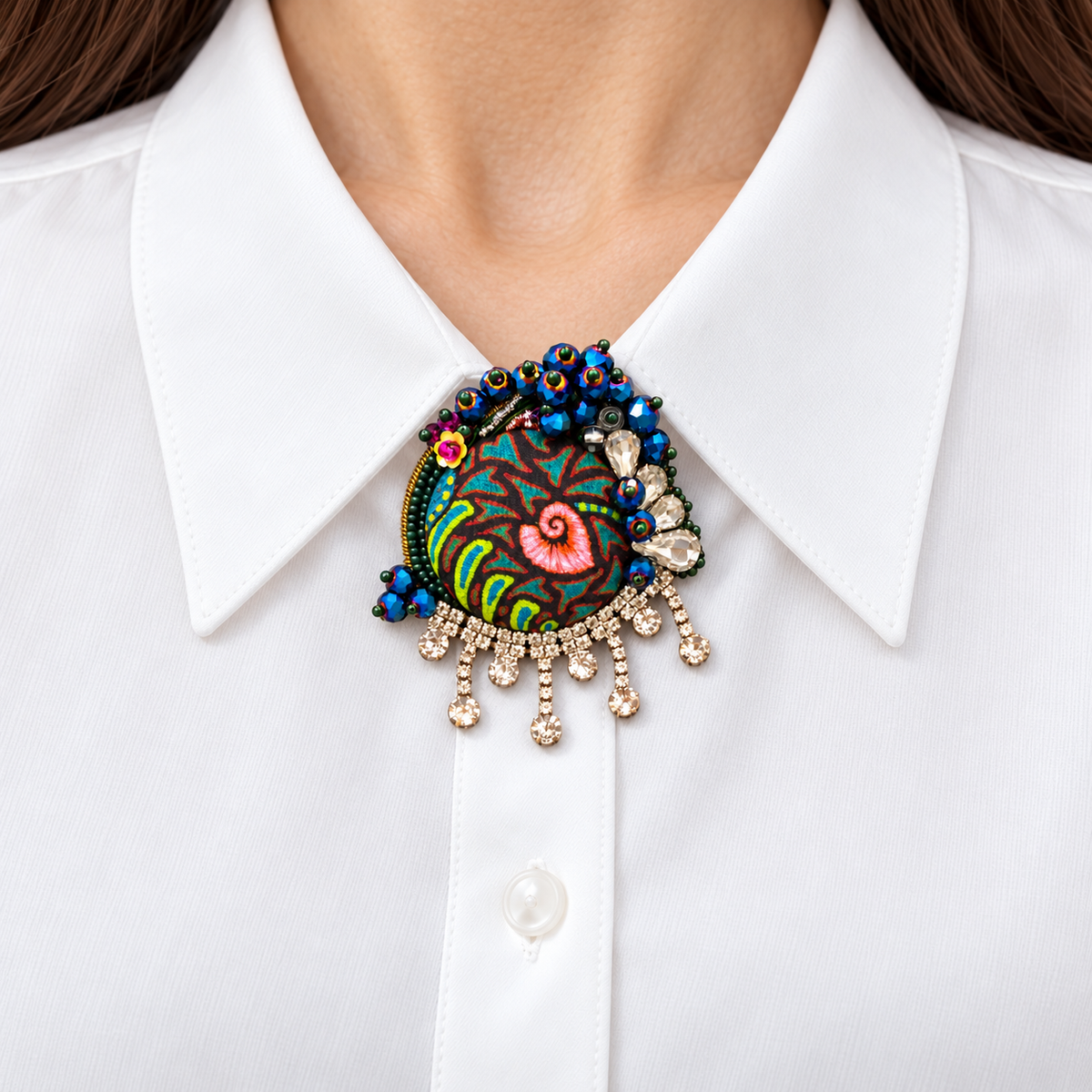 Esmeralda — Broche brodée, collection Manouche