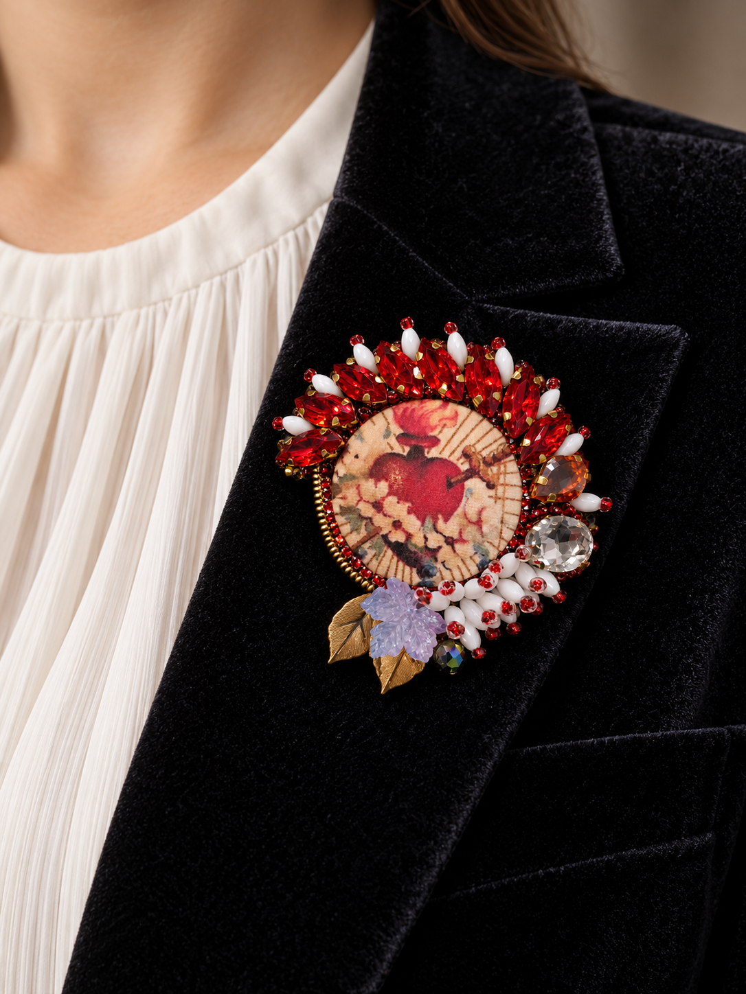 Le Cœur incandescent — Broche brodée main
