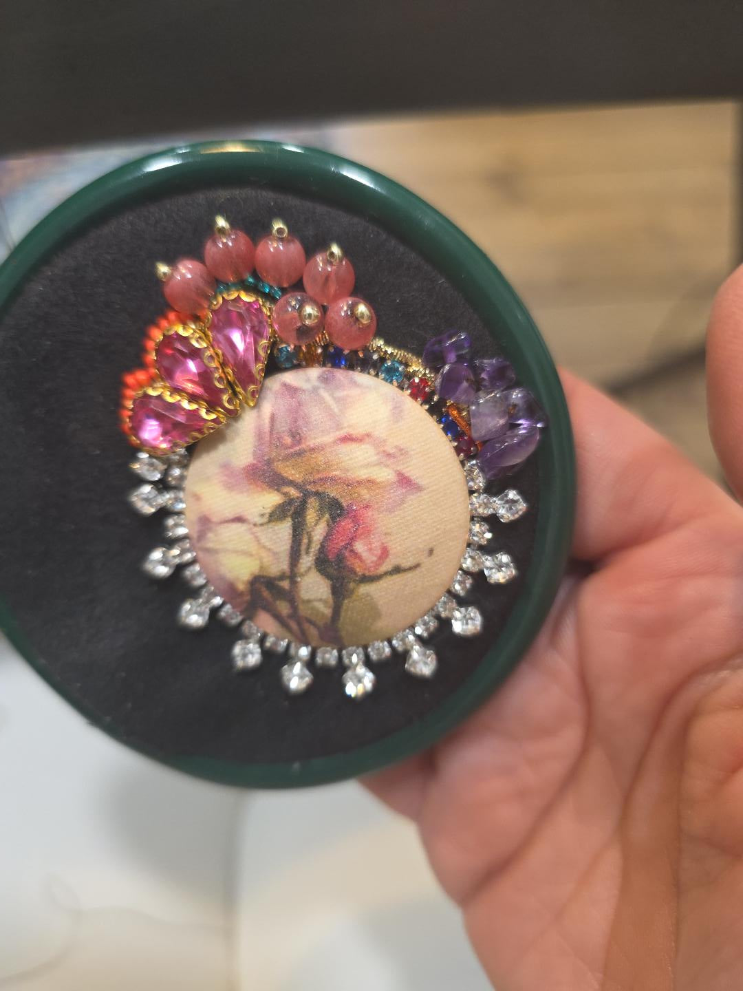 Broche brodée Jardin bohème – Pièce unique