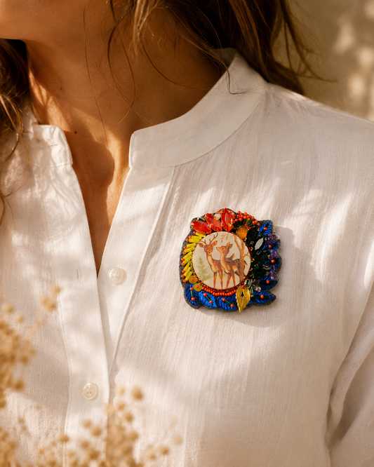 Broche brodée à la main • Les Faons