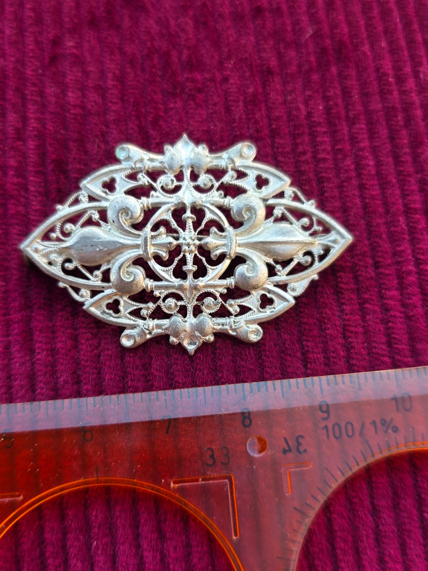 Broche ajourée
