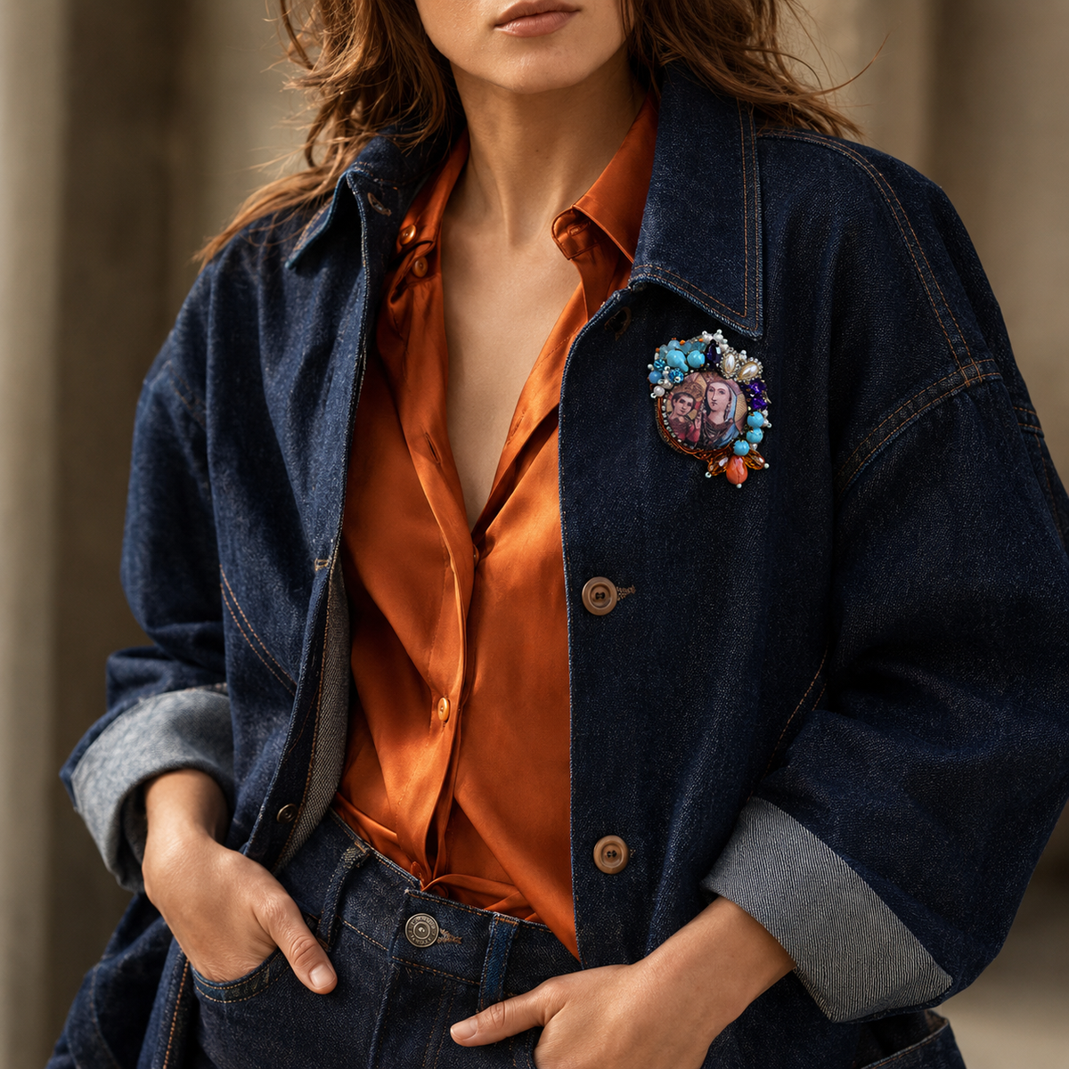 Marie, veille sur moi — Broche brodée à la main