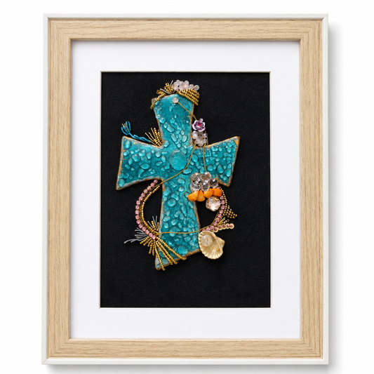 Cadre . Croix d’Écume – Bijou de mur brodé
