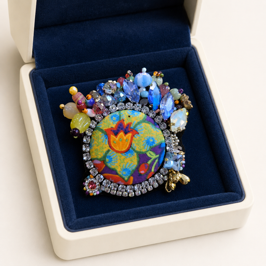 Zora — Broche brodée à la main

COLLECTION MANOUCHE