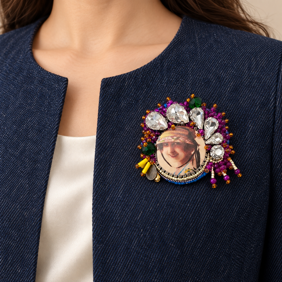 Broche brodée Josefa – Pièce unique