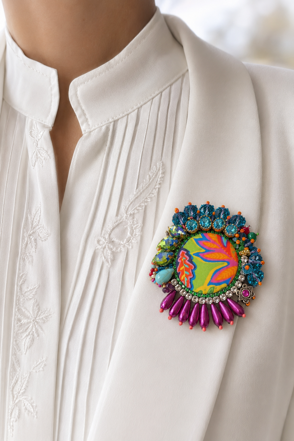 Broche brodée Maria  — Collection Manouche