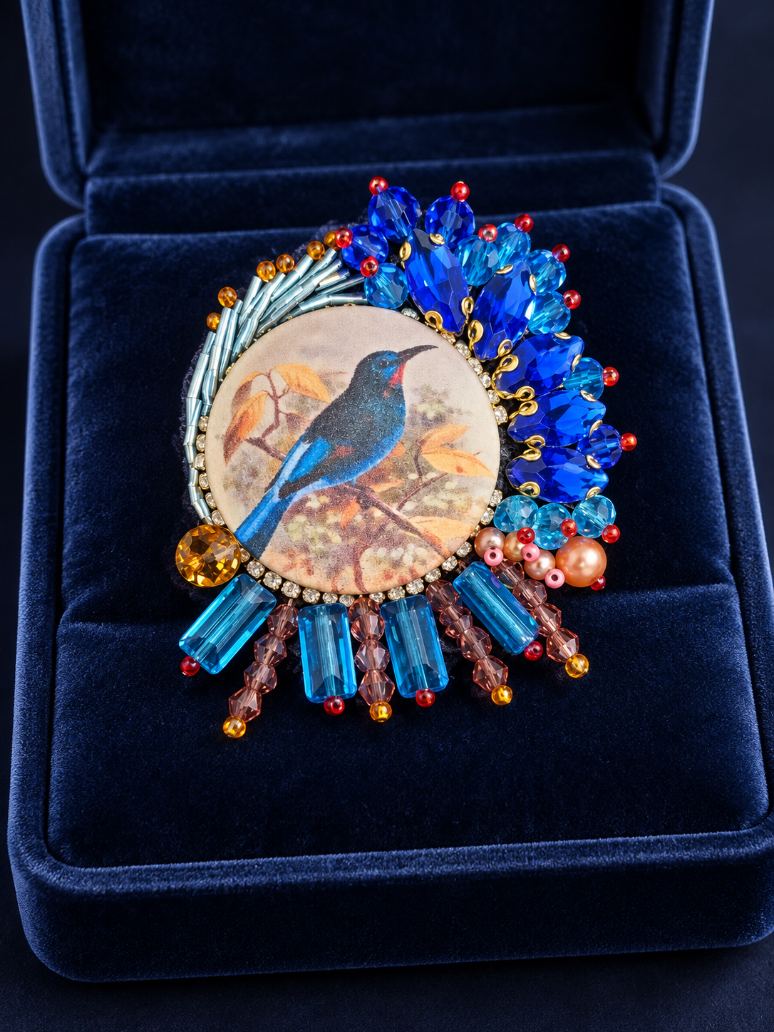 Broche « L’Oiseau des songes » — brodée à la main