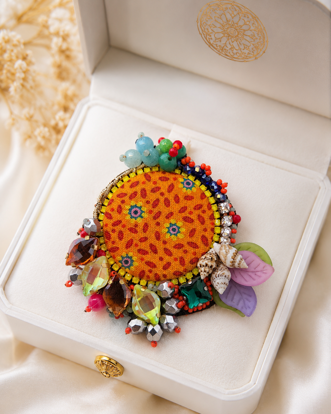 Broche brodée Manouche – Soleil Nomade