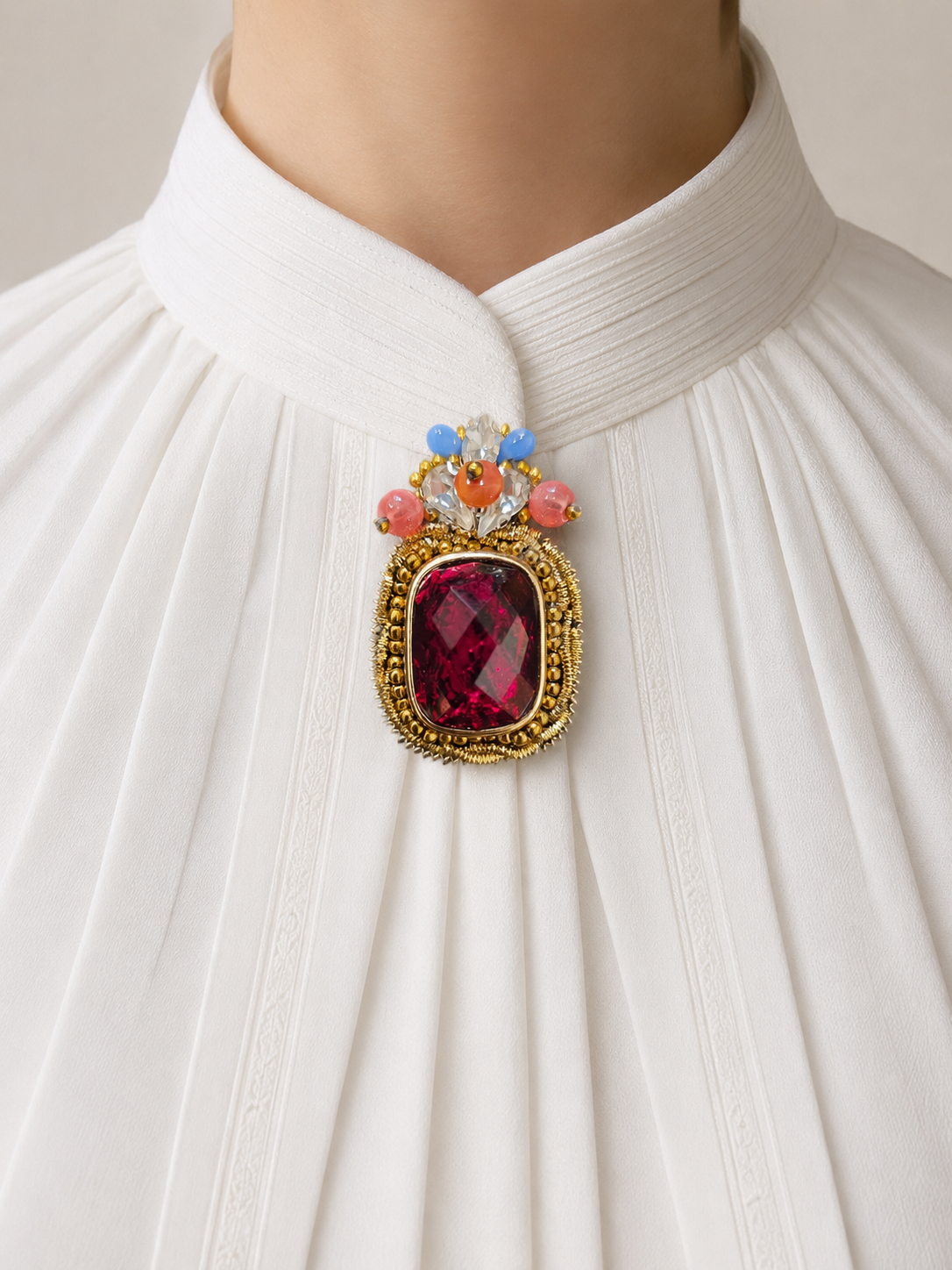 Broche brodée. Fascination — Collection Émotions