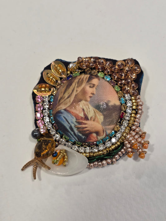 MADONE AUX PERLES & COQUILLAGES