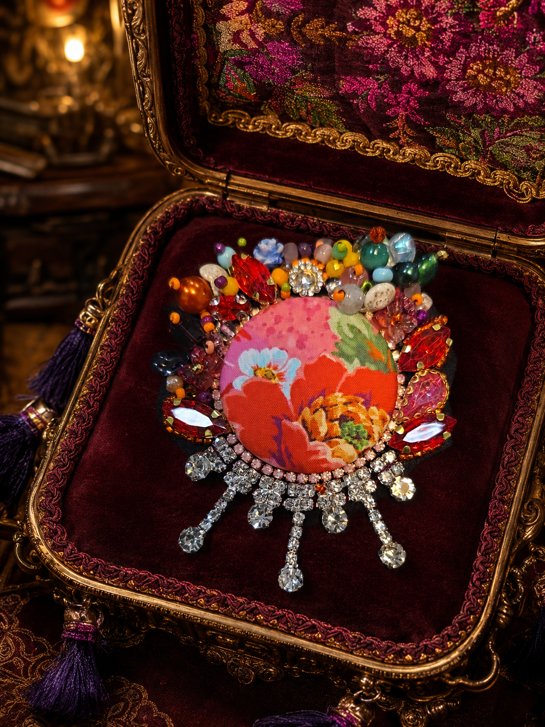 BROCHE BRODÉE.  COLLECTION MANOUCHE Jardin Manouche