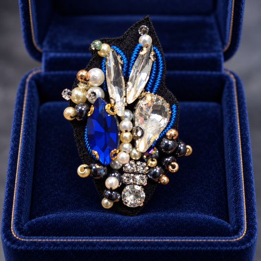Bleu de minuit — Broche brodée à la main
