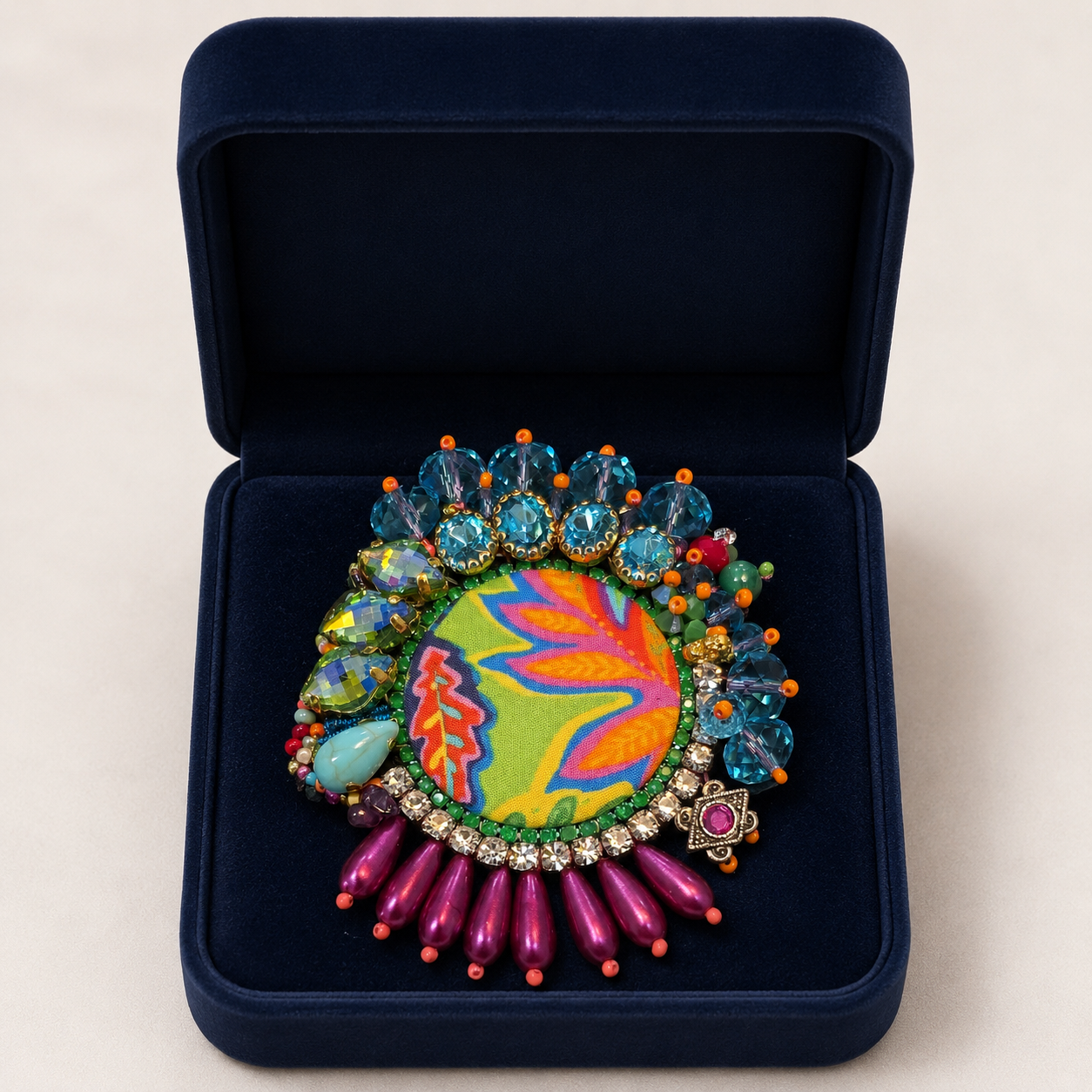 Broche brodée Maria  — Collection Manouche