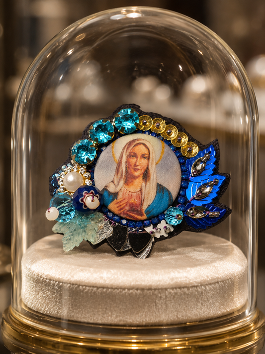 Broche brodée à la main • Madone Céleste